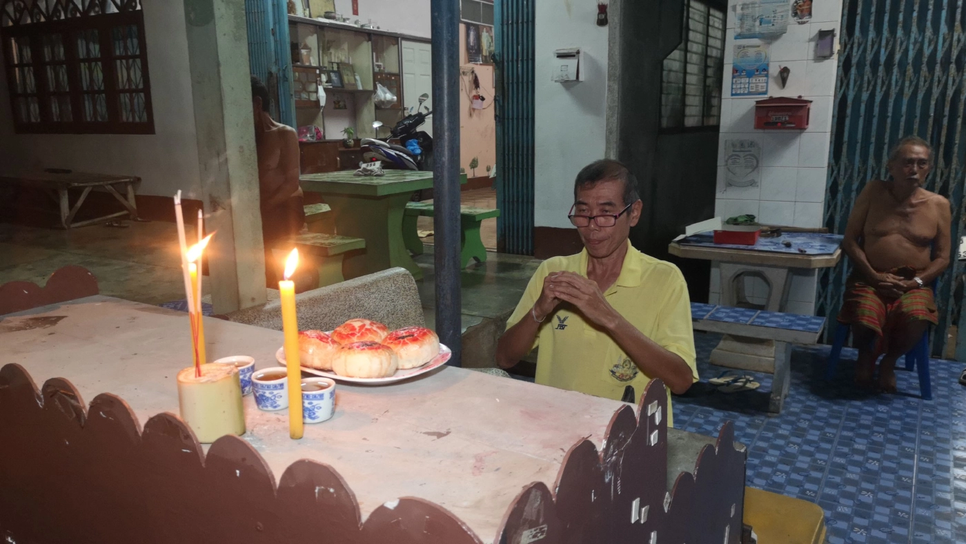 ชาวจีนในจังหวัดตรังจัดเรียบง่ายไหว้พระจันทร์