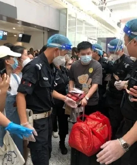 "ฟ่าน เจิ้งตง" โพสต์ฟาดแฟนคลับ หลังโดนรุมที่สนามบิน