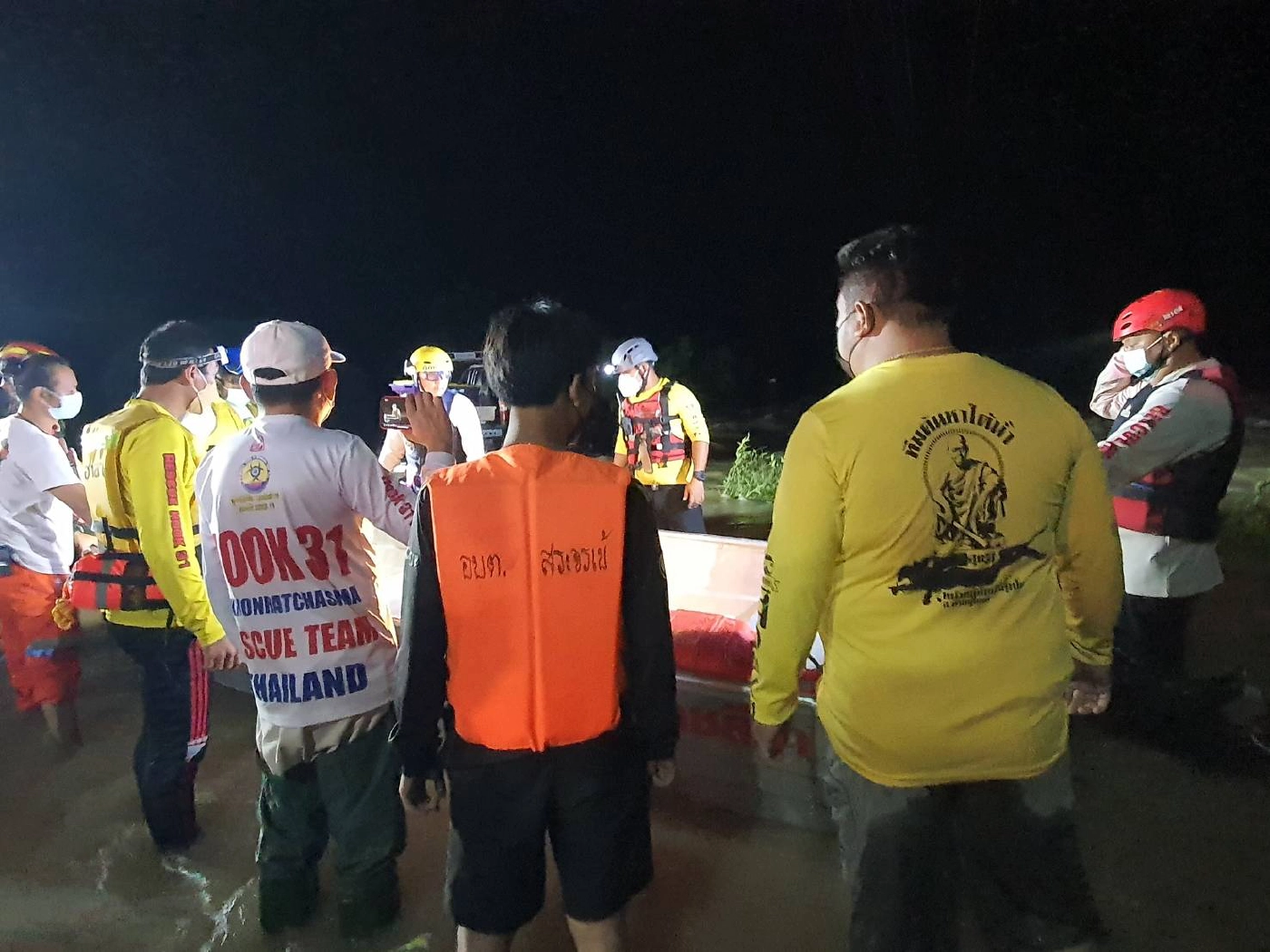 ฮุก31 ช่วยเหลือ ครอบครัวถูกน้ำซัดช่วงกำลังอพยพ แต่ยังหาแม่ไม่พบ