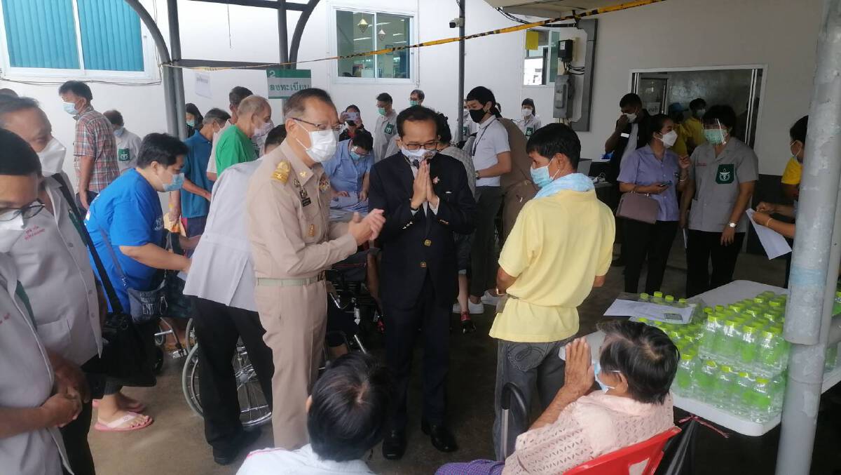 พอ.สว.ลำปาง ฉีดวัคซีน "ซิโนฟาร์ม"พระราชทานแก่กลุ่มเปราะบาง