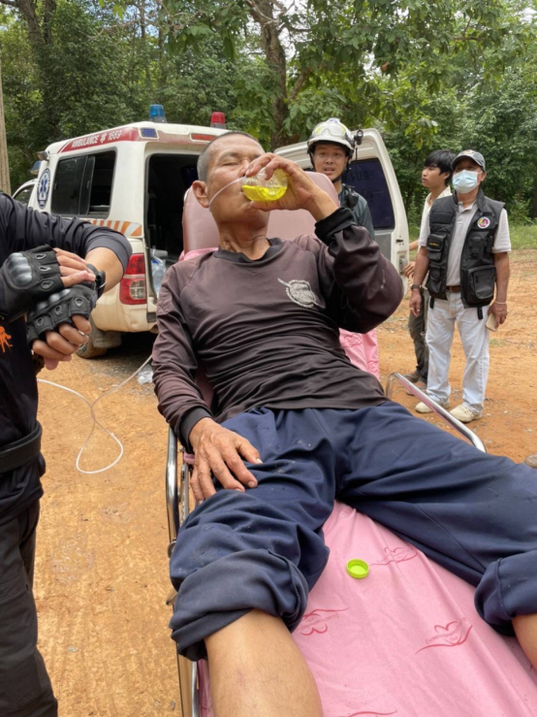 พบแล้วชายวัย56ปีหาเห็ดหลงป่าภูเก้า 6 วัน รอดตายปาฏิหาริย์