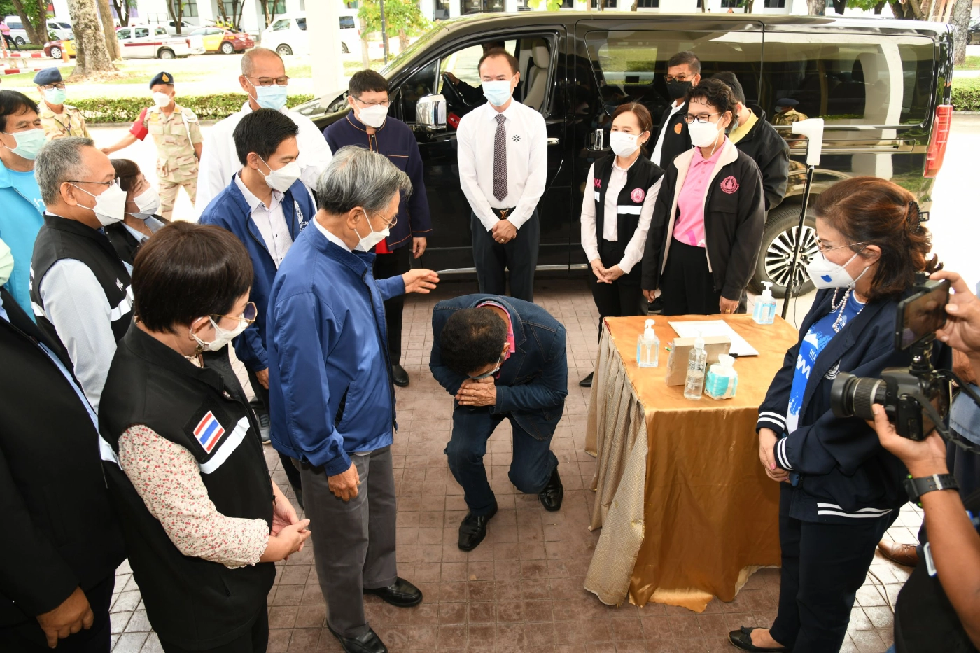 "ศรัณวุฒิ"โผล่ ไหว้สวยแทบกราบฟ้อง"ชวน"