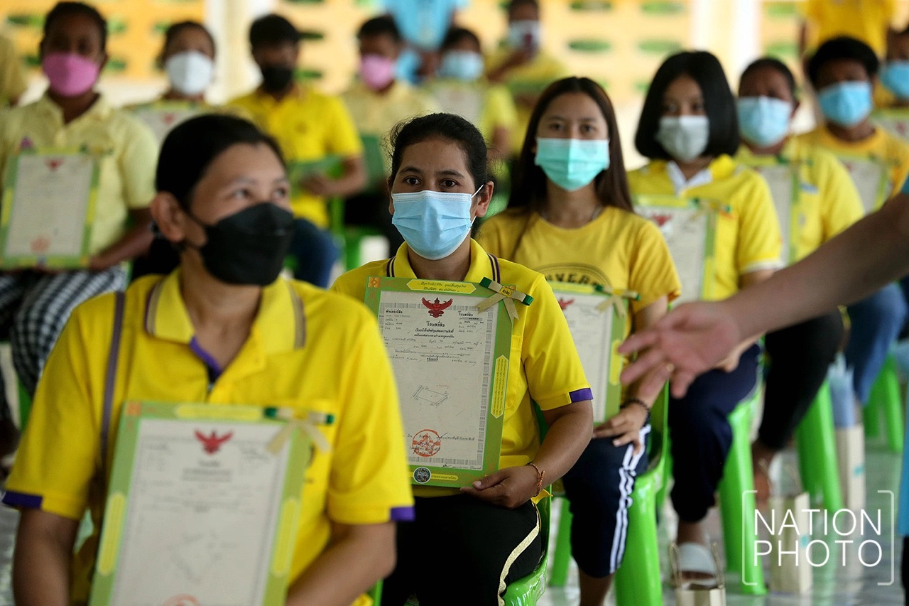 มท.2 มอบโฉนดสานฝันสำนักสงฆ์ตะเคียนทองเลื่อนขั้นขอเป็นวัด