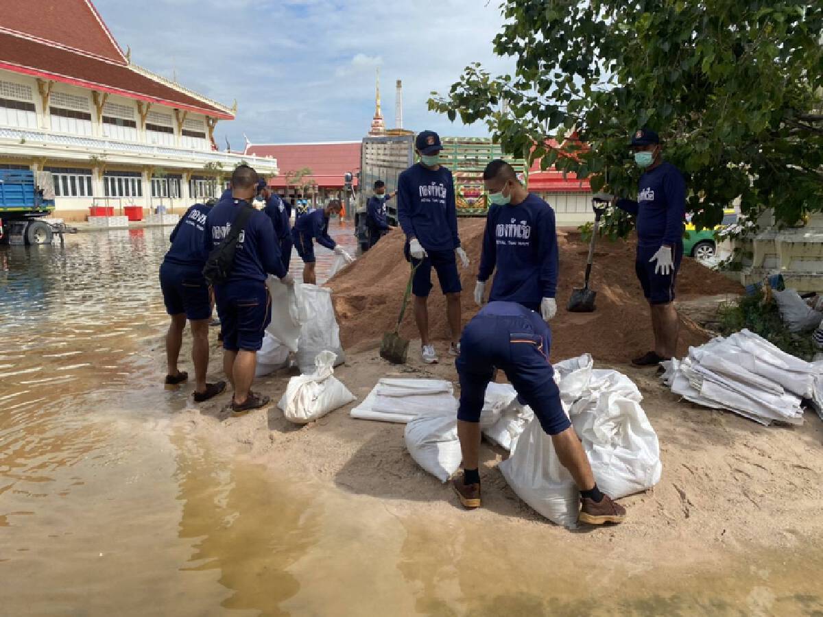 กองทัพเรือ ส่งทหาร-ยุทโธปกรณ์ ช่วยผู้ประสบภัยน้ำท่วม อ.บางบ่อ