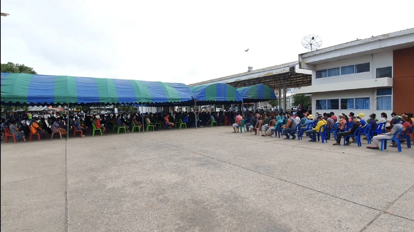 เร่งตรวจพ่อค้าแม่ค้าตลาดสดพิมายหลังพบติดเชื้อโควิด4ราย