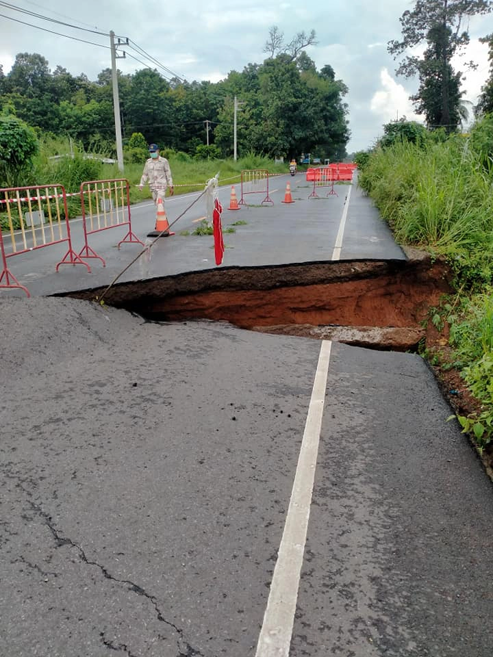 ทางหลวงชนบทเร่งซ่อมถนนทรุดหลังมีผู้เคราะห์ร้ายบาดเจ็บ 2 ราย