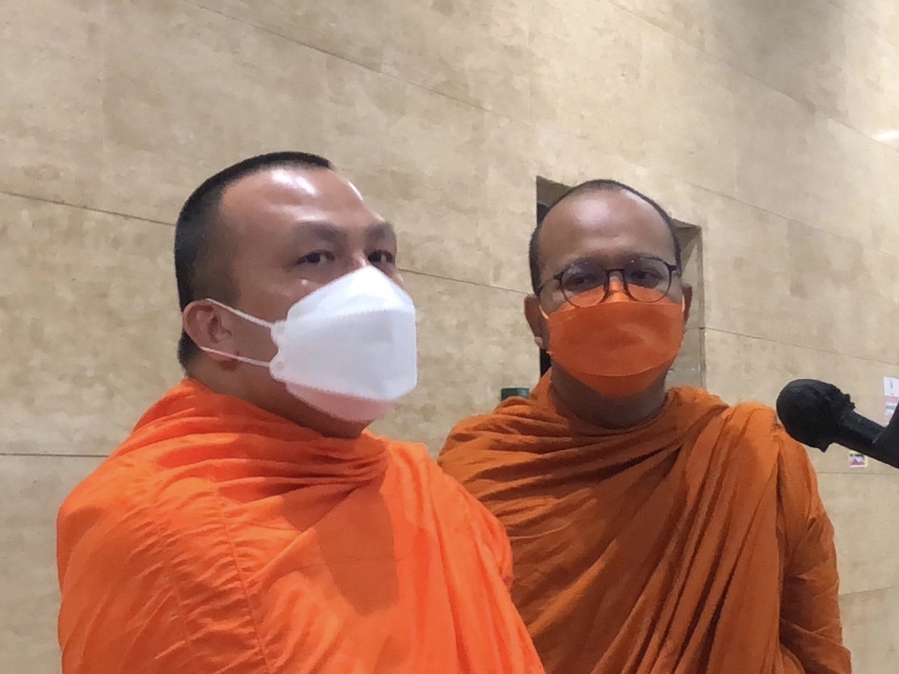 พระมหาไพรวัลย์ พระมหาสมปอง 2พส. ชี้แจงกมธ.ศาสนา ฝากส.ส.ทำเพื่อปชช.