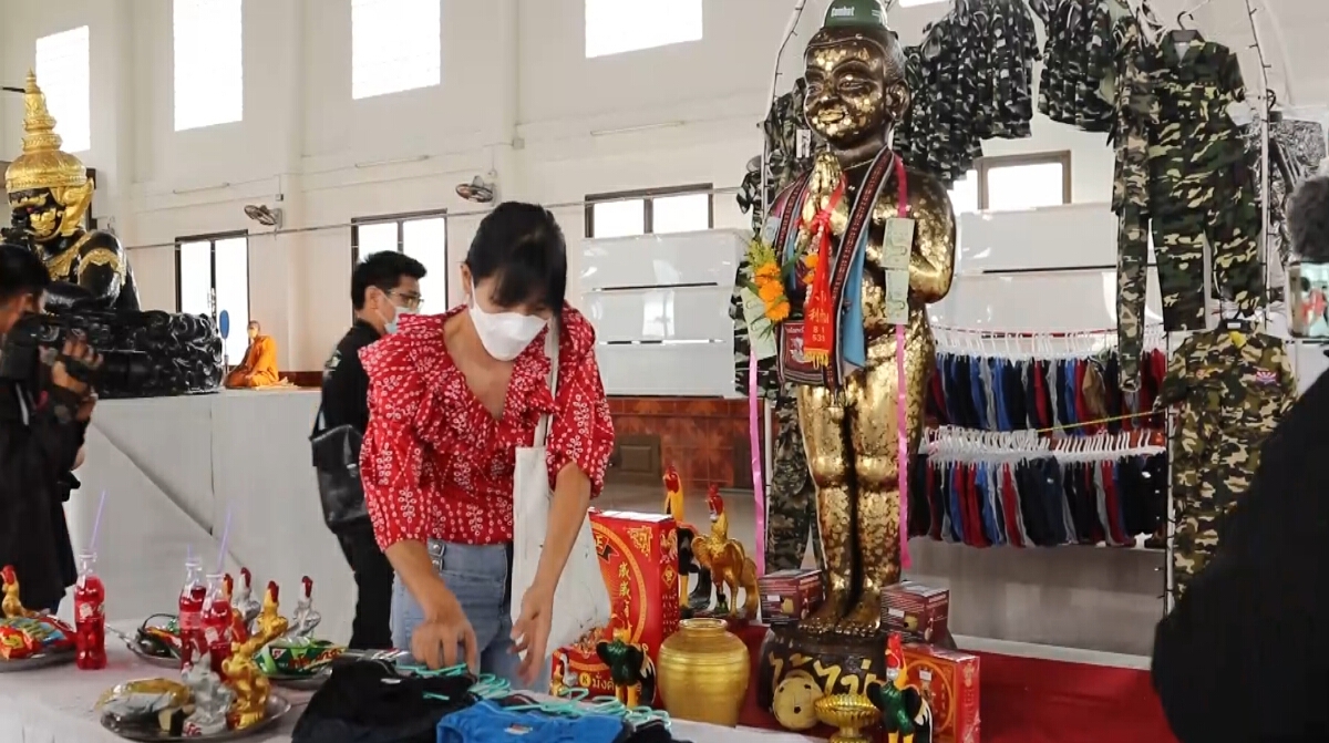 แห่แก้บนกางเกงไอ้ไข่วัดเถรพลายคึกคัก