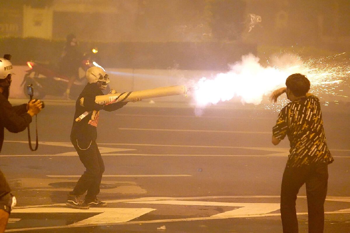 เสกสกล ซัด “ปิยบุตร” หนุนม็อบ สาปส่งไม่ต้องกลับไทย