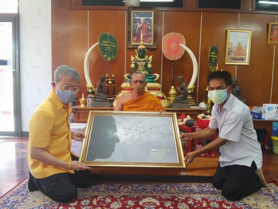 "ผู้ว่าฯ วีระศักดิ์" กราบลาพระหลังย้ายตำแหน่ง