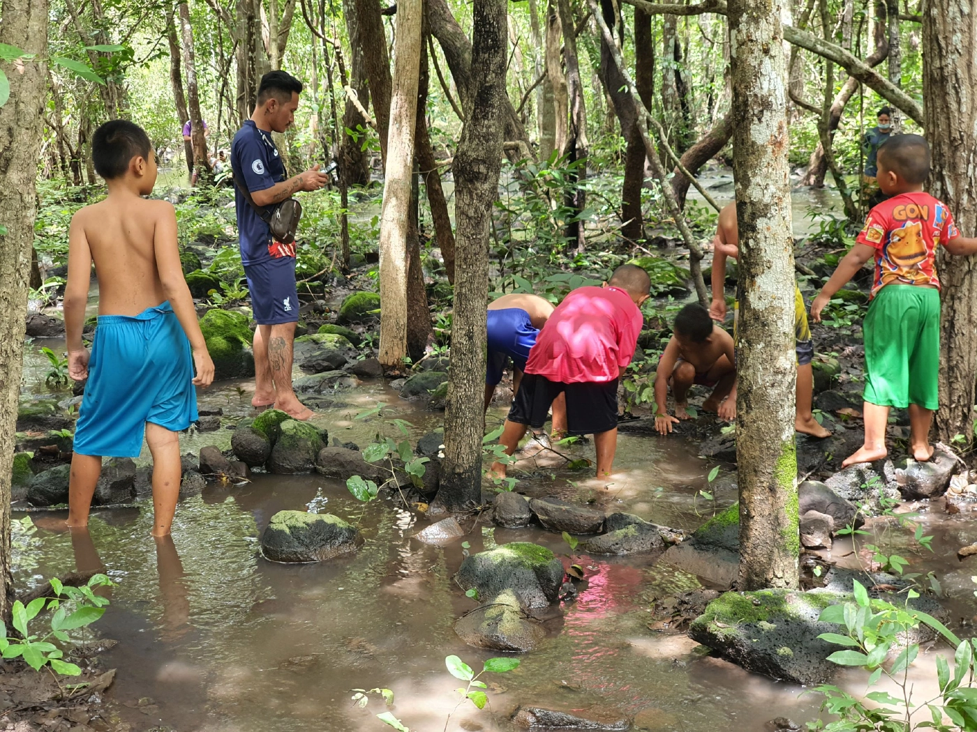 เที่ยว พนมยายจรู๊ก น้ำตกที่มีแค่ช่วงหน้าฝนเท่านั้น