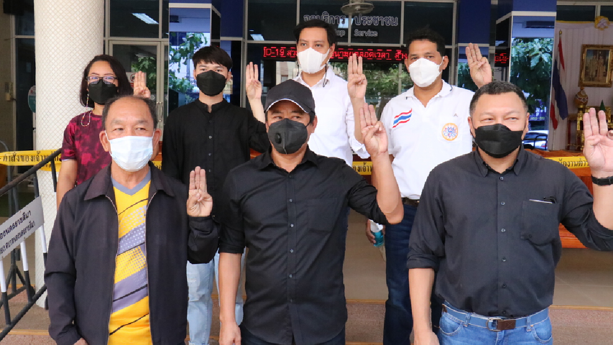 7 แกนนำคาร์ม็อบโคราชรับทราบข้อกล่าวหาฝ่าฝืน พ.ร.ก.ฉุกเฉิน