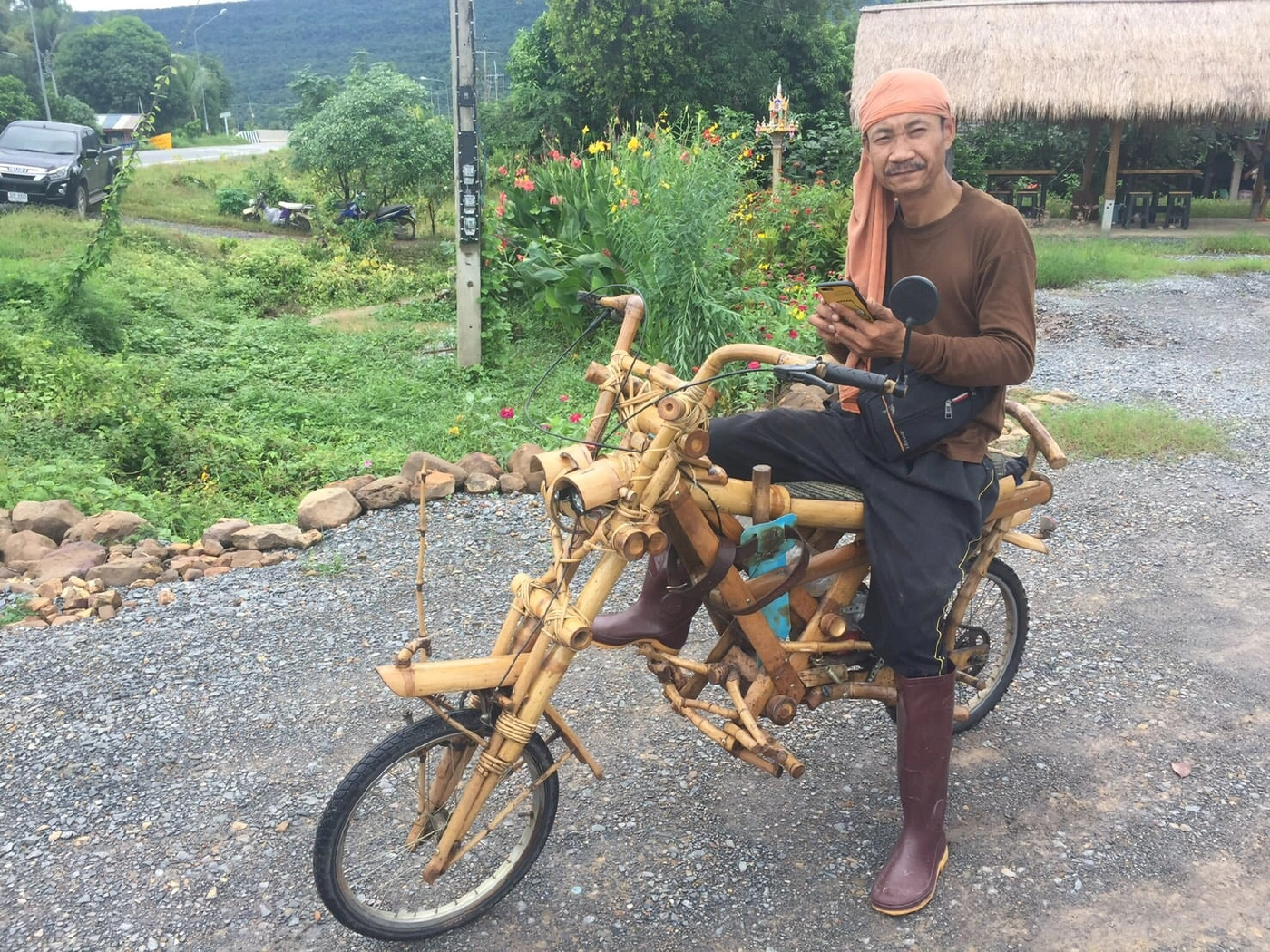 คันเดียวในโลก! "รถจักรยานยนต์ไม้ไผ่"