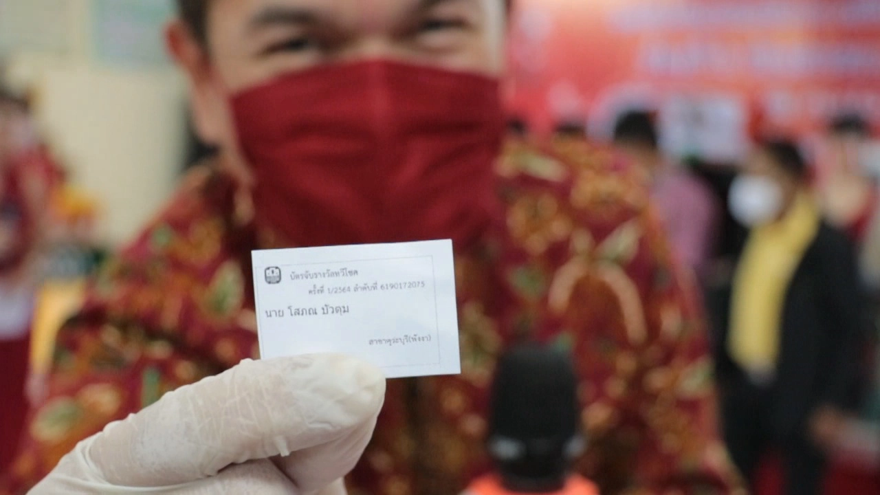 ริบบิ้นผลไม้กินได้ พร้อมจับรางวัลเงินฝากรับปิคอัพป้ายแดง