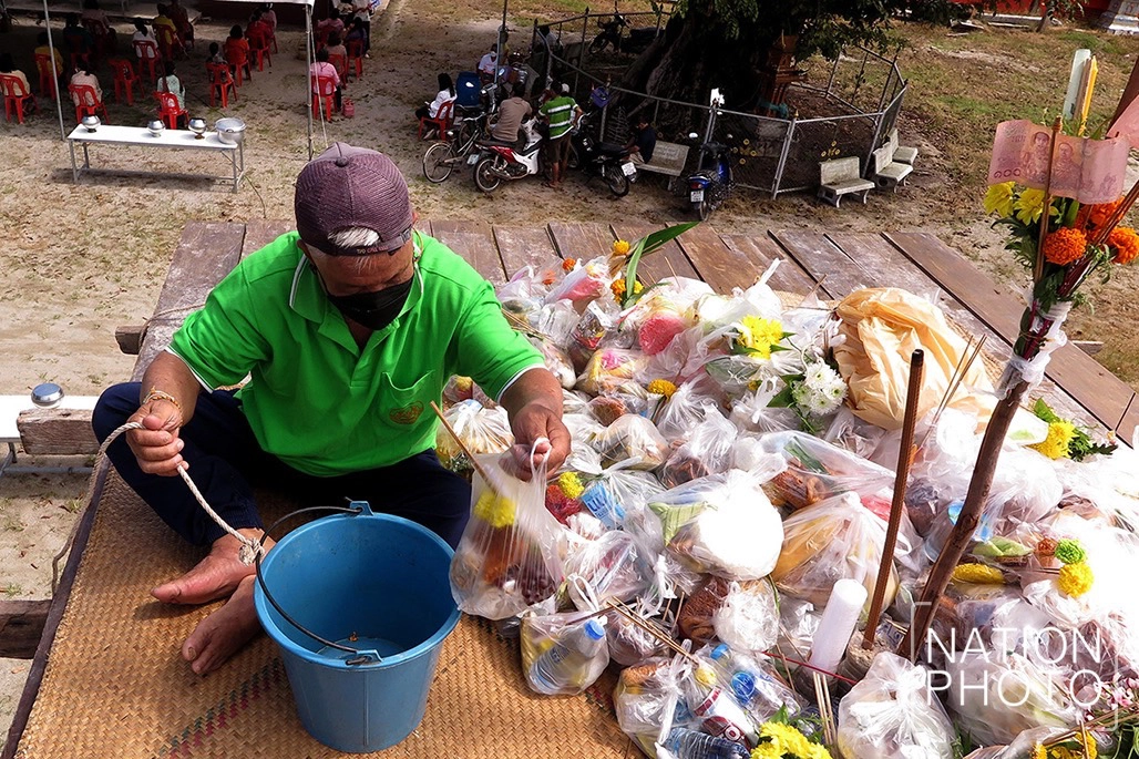 "สารทเดือนสิบสงขลา" ไม่มีชิงเปรตบรรพบุรุษรับส่วนบุญทิพย์ยุคโควิด-19