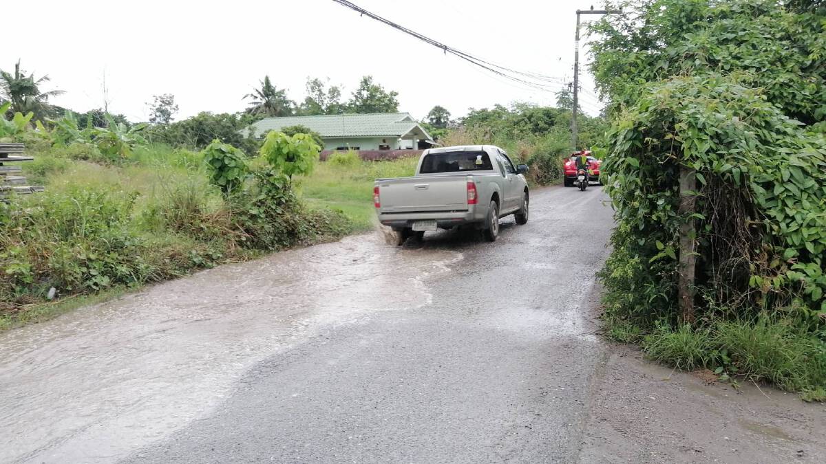 ชาวบ้านหนองสี่แจ่งร้องถนนพังนาน 10 ปีไร้การเหลียวแล