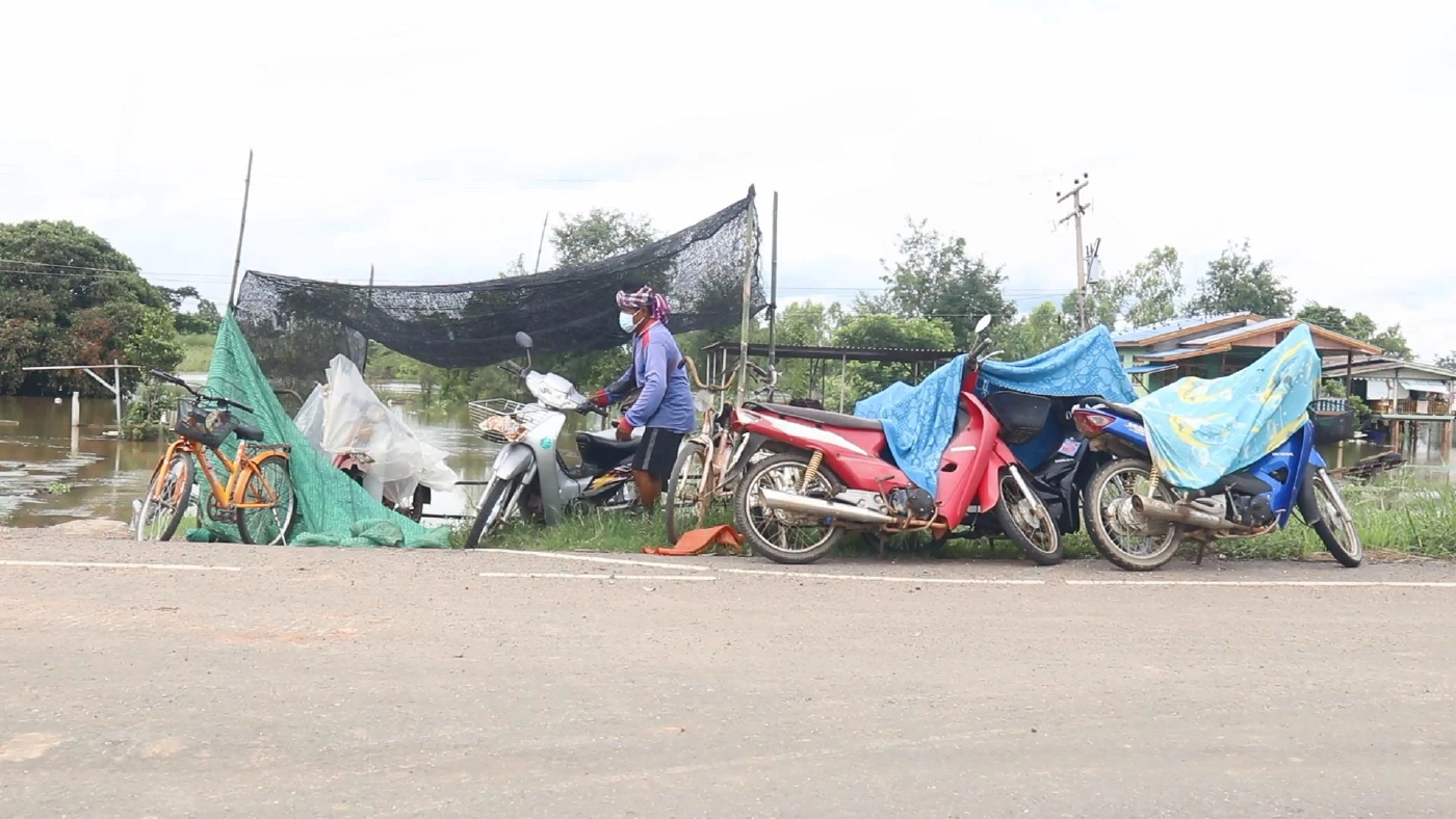 "แม่น้ำยม"เพิ่มจากน้ำตอนบน-ล้นตลิ่งท่วมบ้าน