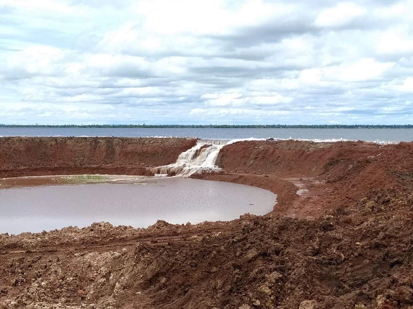 ด่วน!! อ่างลำเชียงไกรตอนล่างถูกน้ำกัดเซาะ เตือนภัยชาวบ้าน 9 อำเภอ