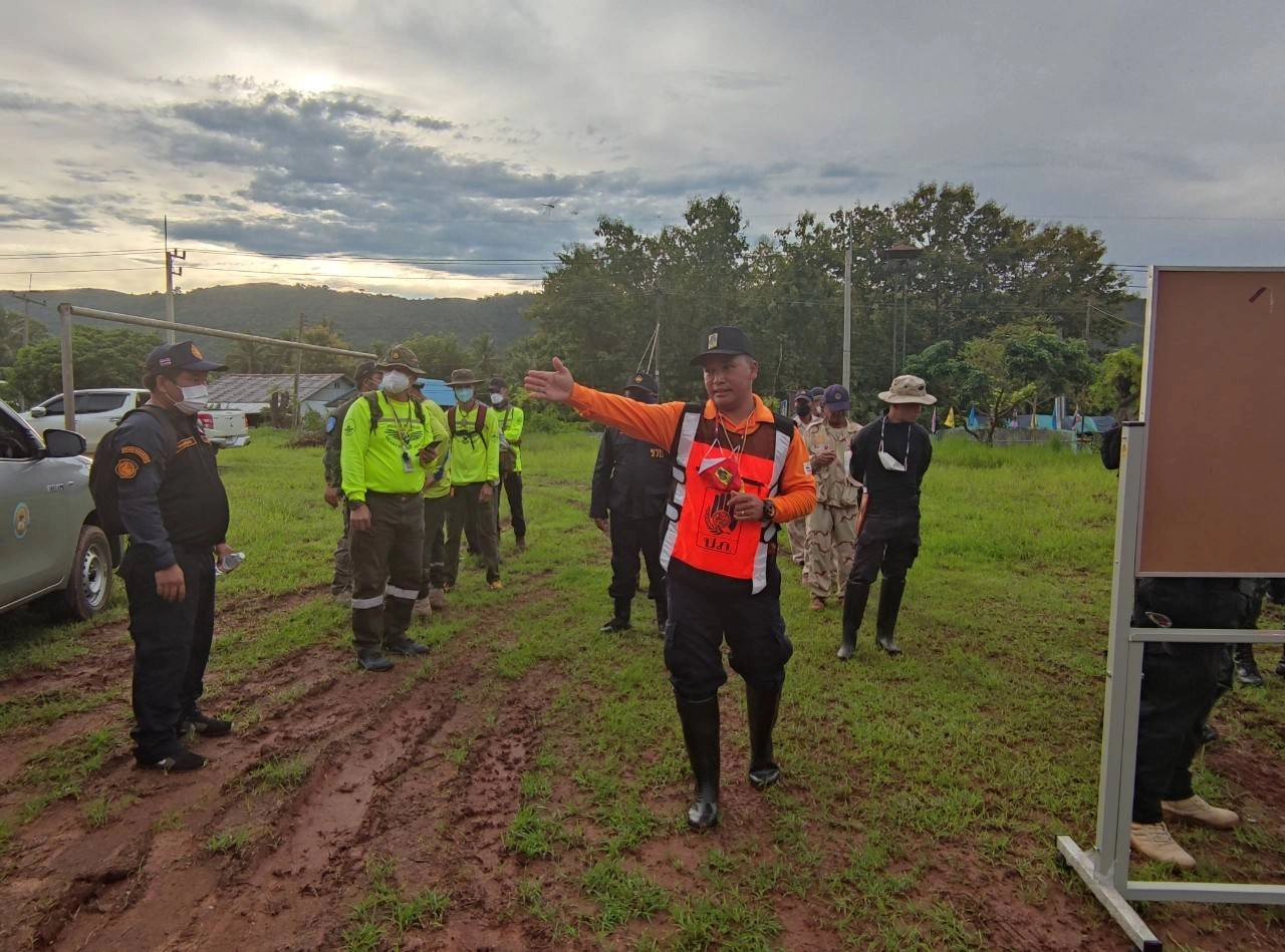 ระดมกำลังค้นหาชายวัย 69 ปี หลังเกิดน้ำป่าหลากบนเขา