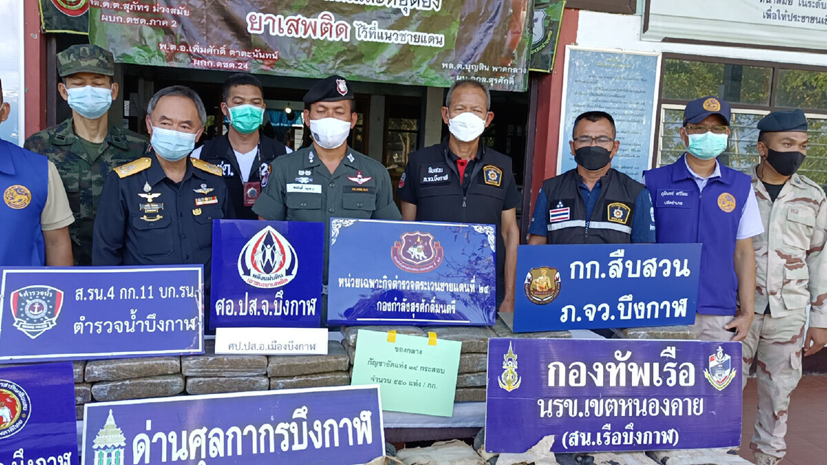 จับ 2 ผัวเมียขนยาบ้าเกือบล้านเม็ด-ยึดกัญชาครึ่งตันริมน้ำโขง