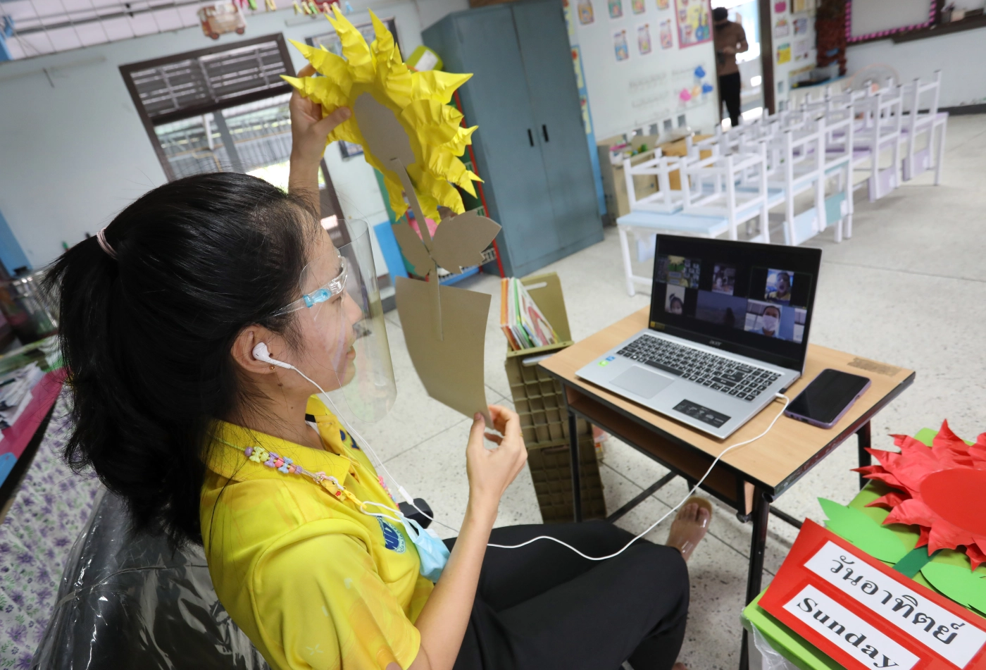 สนง.สถิติแห่งชาติ เผยผลโพลล์ เรียนออนไลน์ไม่ค่อยเข้าใจ ค่าใช้จ่ายเพิ่ม