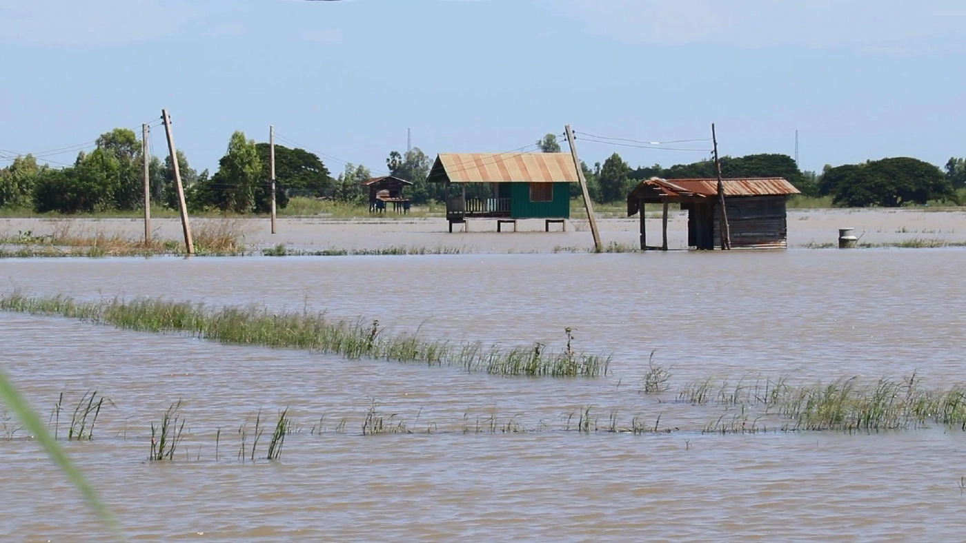 นักศึกษาเปิดซ่อมฟรี-ช่วยชาวบ้านถูกน้ำท่วม