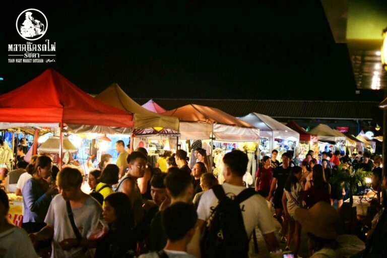 ตลาดนัดรถไฟรัชดาในอดีต