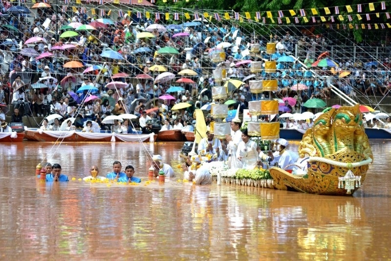 อุ้มพระดำน้ำแบบนิวนอร์มอลเน้นแก่นประเพณี