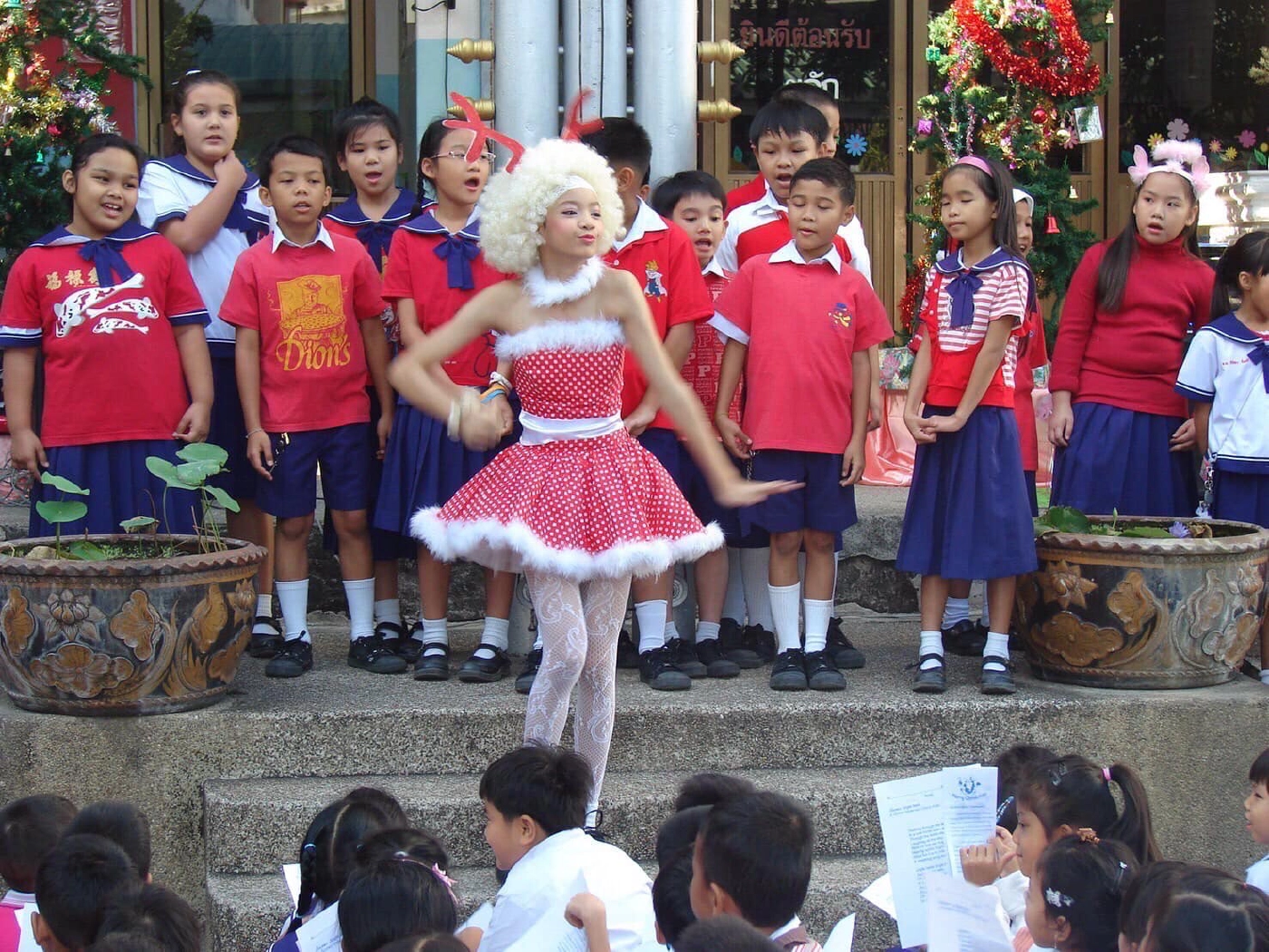 โรงเรียนเก่าโชว์ภาพ &quot;ลิซ่า&quot; นักกิจกรรมวัยเด็ก 