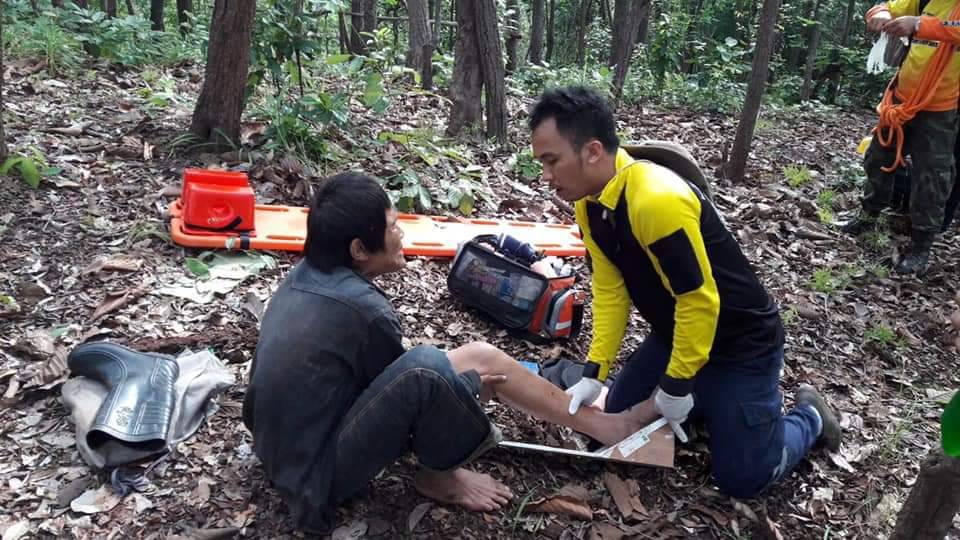 ช่วยหนุ่มตกเขา-นอนกลางป่ารอความช่วยเหลือทั้งคืน