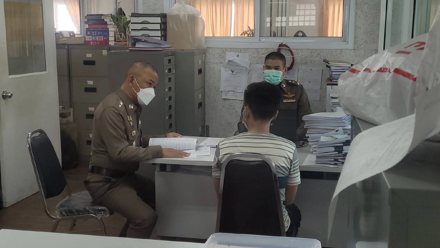 รวบหนุ่มวิ่งราวล็อตเตอรี่แม่ค้าออนไลน์มูลค่ากว่าหนึ่งแสนบาท