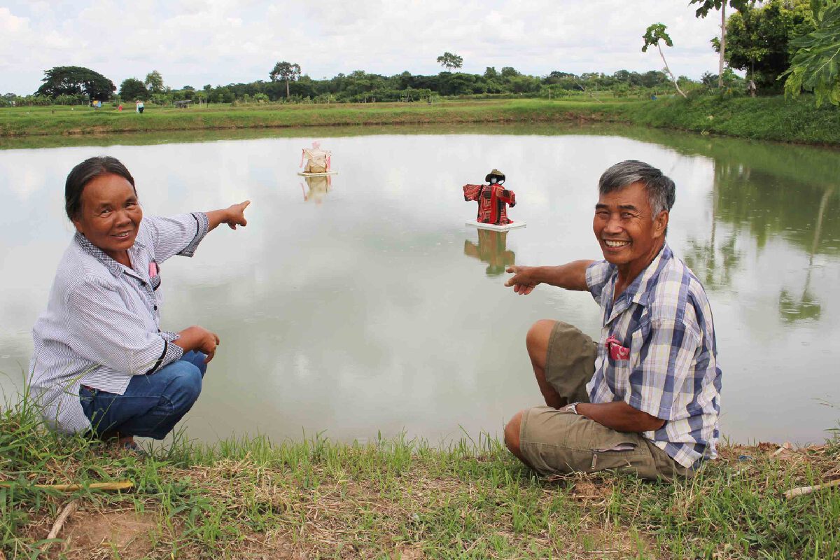 เกษตรกรนำภูมิปัญญาทำหุ่นไล่นกกาน้ำศัตรูกินกุ้งก้ามกราม