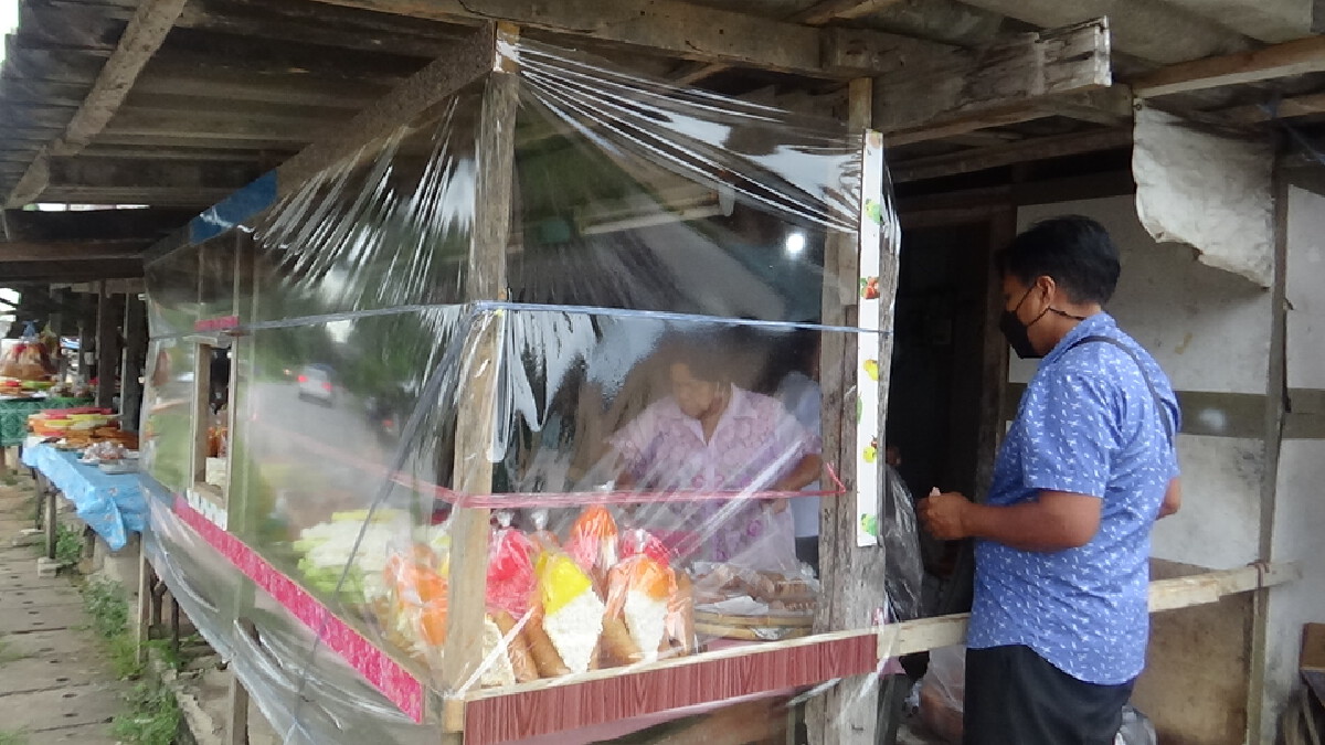 ถนนสารทเดือนสิบเมืองตรังยอดขายลดฮวบ
