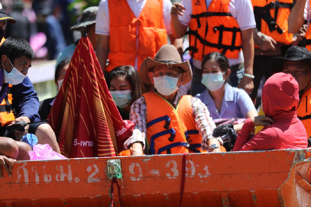 "สุวัจน์" ห่วงใยน้ำท่วมโคราช ส่งทีมช่วยเหลือผู้ประสบภัย