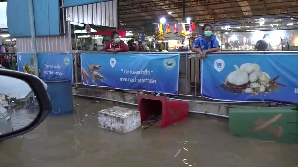 แม่น้ำป่าสักล้น ท่วมตลาดริมแม่น้ำแล้ว แม่ค้าพ่อค้าอลหม่าน