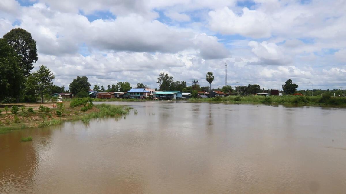 "พิจิตร"ยังอ่วม-น้ำยมล้นตลิ่งท่วม5อำเภอ