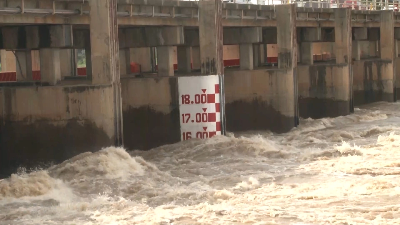 ทหารกองพันซ่อมบำรุงเครื่องบินทหารบกลงพื้นที่ช่วยเหลือชาวบ้าน