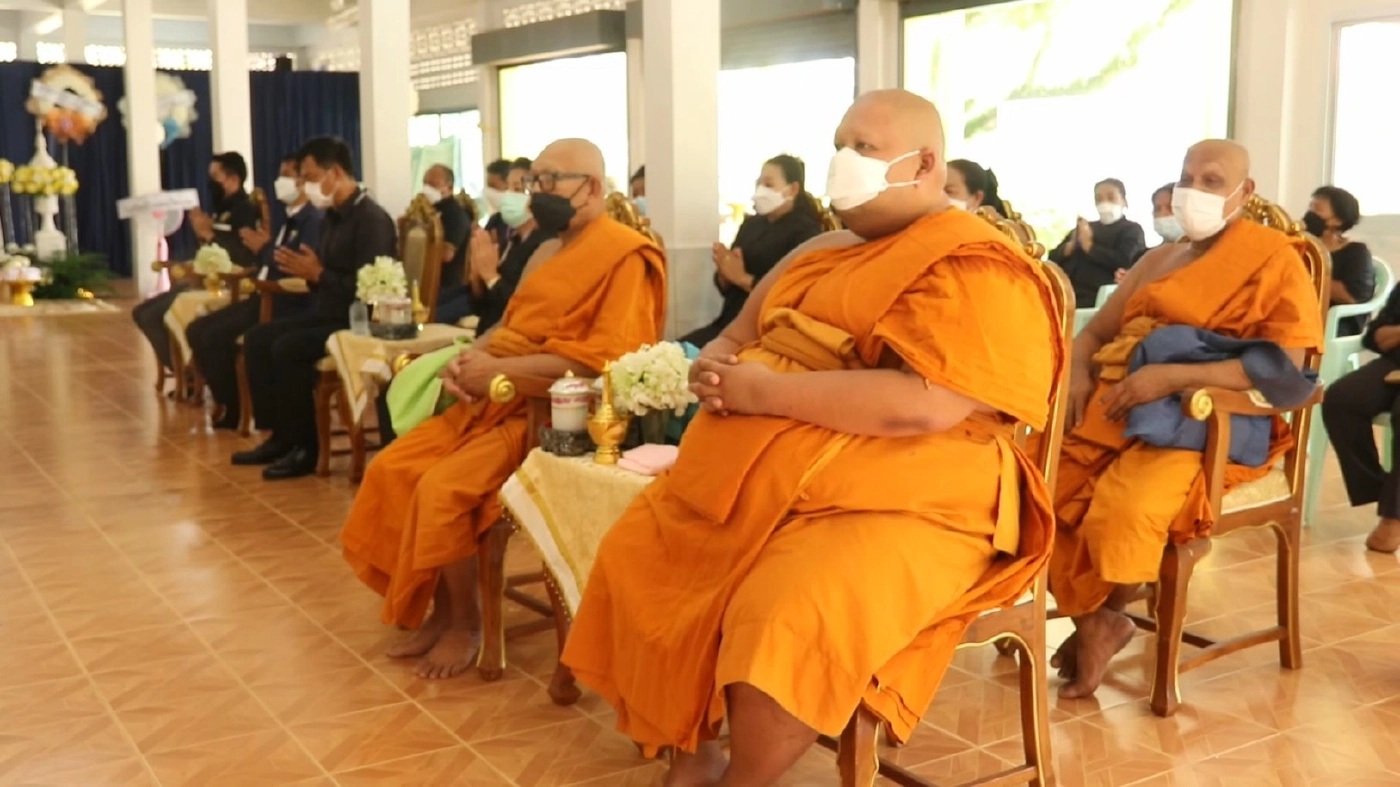 ร่วมเผาศพหลวงตากล้วย อายุ 120 ปี ตามความเชื่อโบราณ