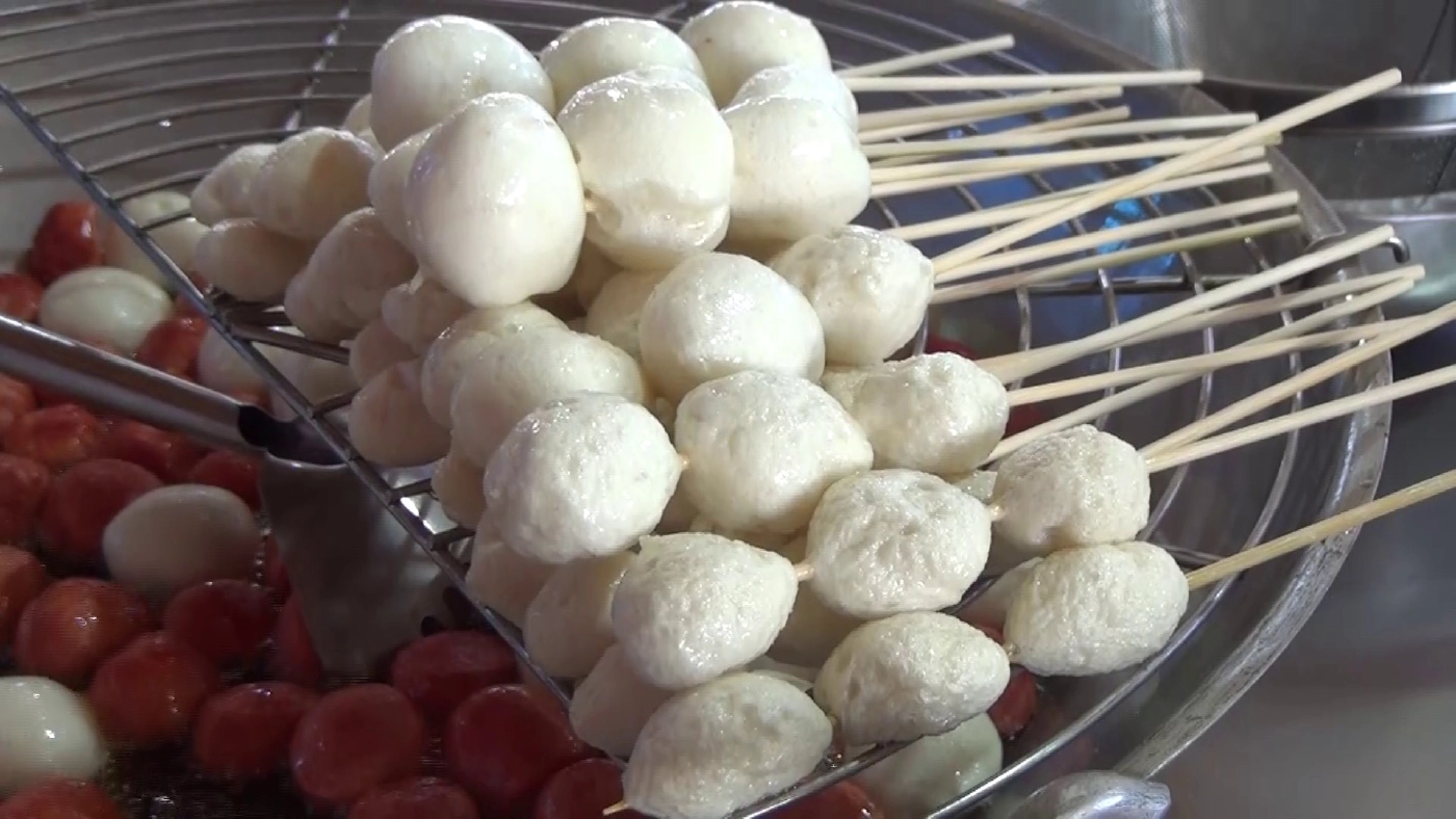 เทศกาลลูกชิ้นยืนกินคึกคักแต่เช้า เตรียมจัดเซอร์ไพร์สขอบคุณลิซ่า