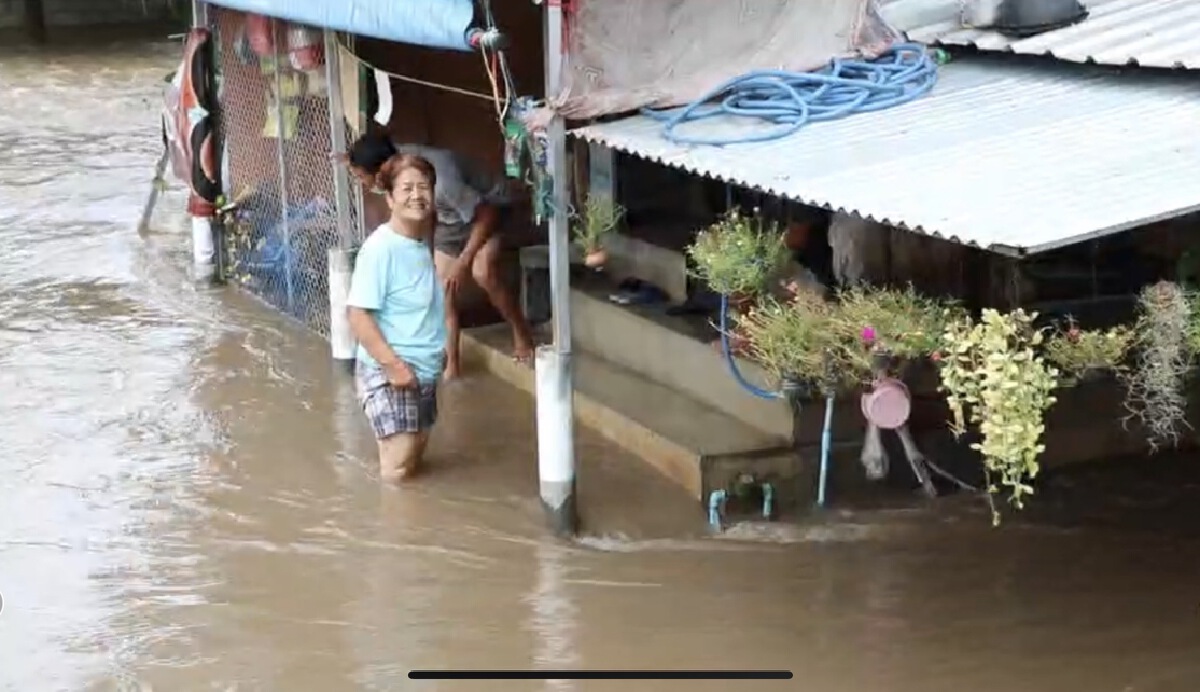 น้ำป่าหลากท่วม"กำแพงเพชร"ลดระดับ-เข้าออกหมู่บ้านยังลำบาก
