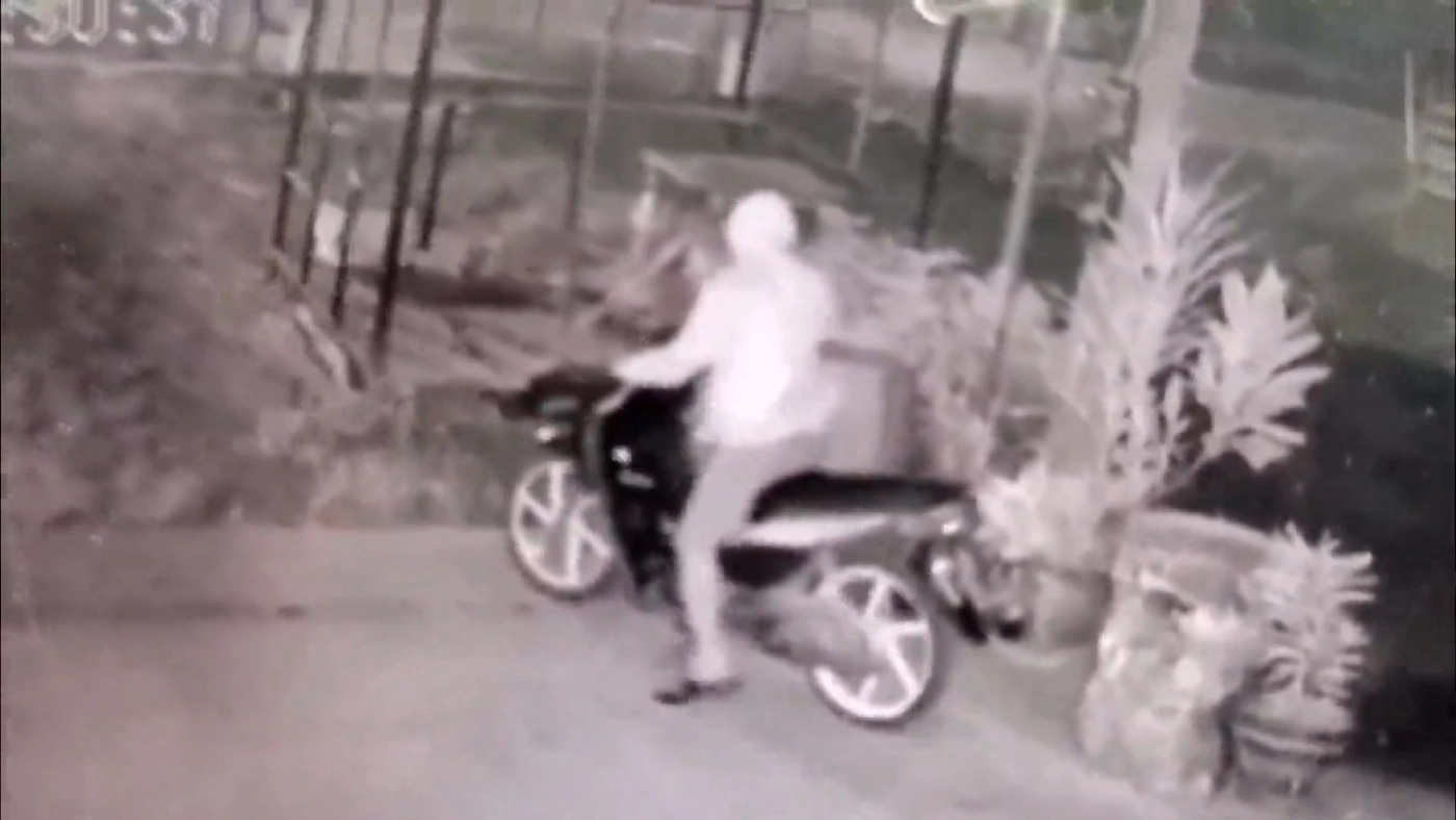 เตือนภัย! จอด จยย.เสียบกุญแจทิ้งไว้ ถูกโจรย่องเบาขับหนีลอยนวล