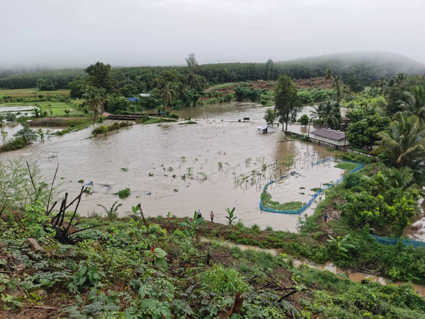 น้ำป่าทะลักท่วมพื้นที่ ต.กกทอง บ้านเรือนเสียหาย