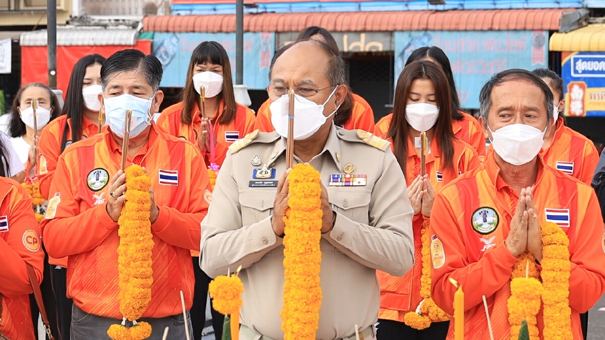 นำทัพนักตบหญิงคิวมินซีไหว้ขอพรย่าโมก่อนลุยศึก