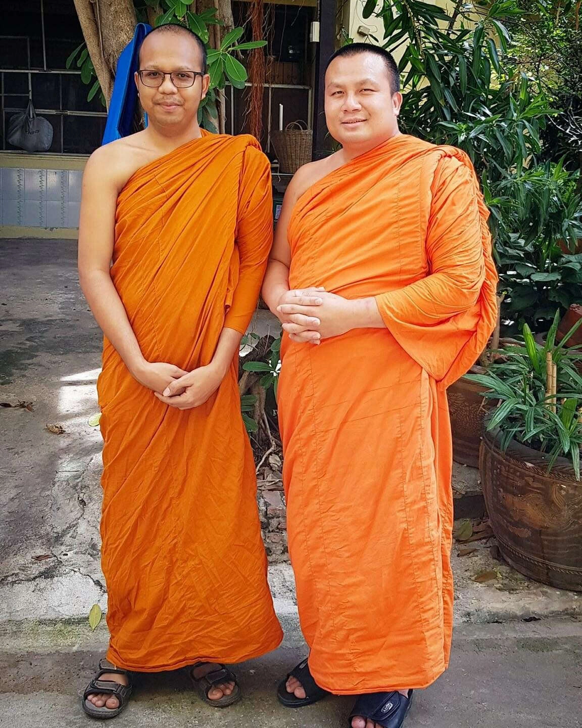 วัดสร้อยทองลุกเป็นไฟ! 2 พระมหาดังนัดไลฟ์คืนนี้ ไม่ใครก็ใครจะต้องสู่ขิต