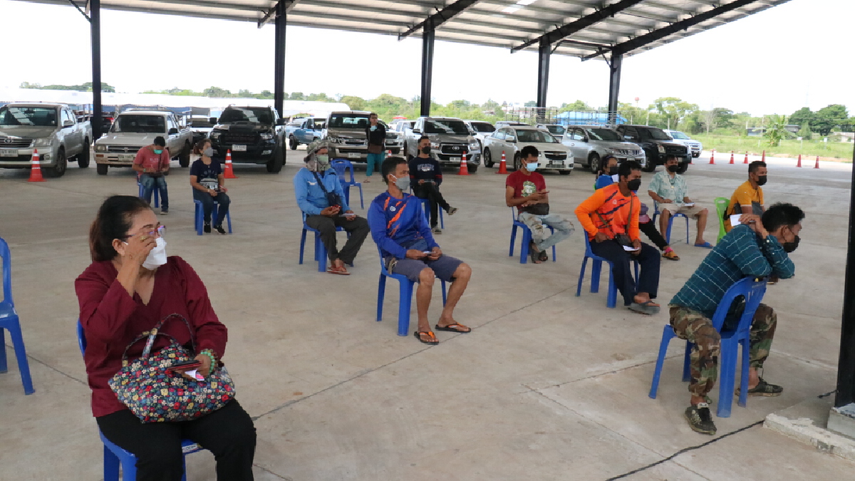 ตลาดเทิดไทโคราช การ์ดสูงป้องเชื้อ ตรวจ ATK กลุ่มเสี่ยงพบเชื้อ 3 ราย
