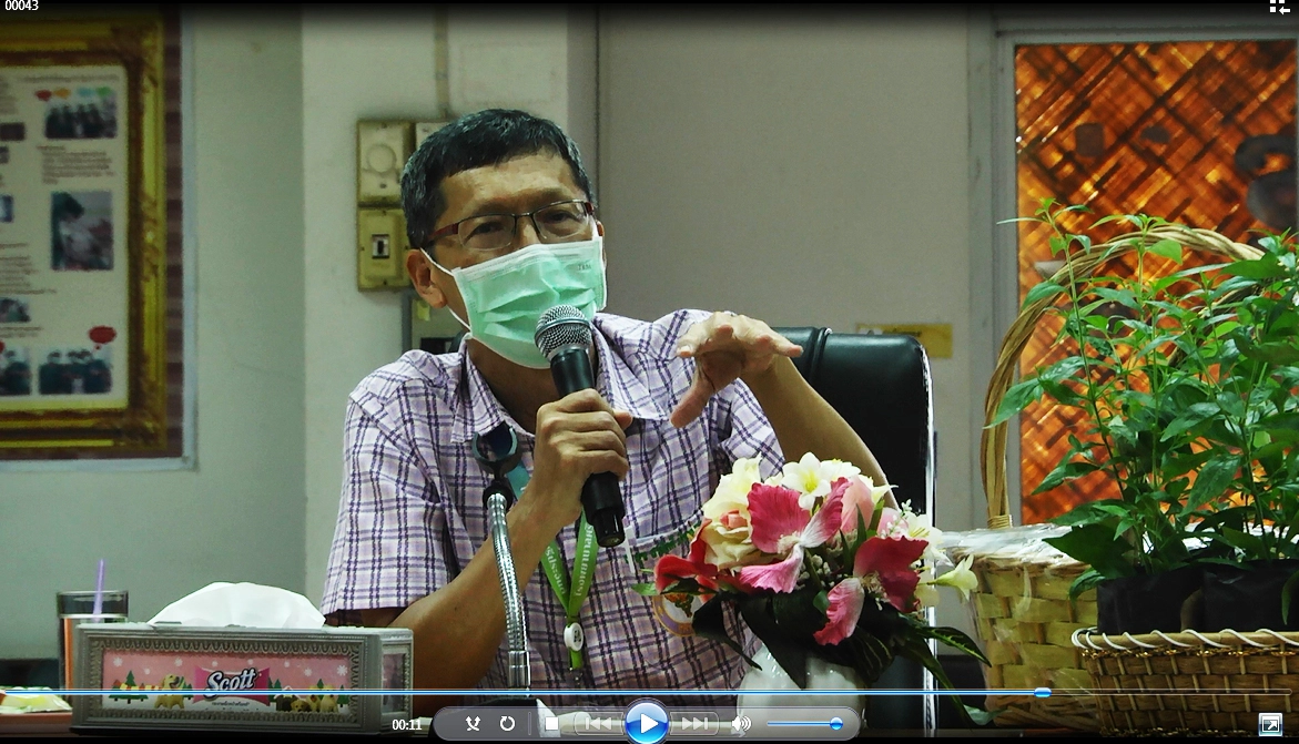 หมอพื้นบ้านมอบสมุนไพรให้โรงพยาบาลนำไปรักษาผู้ป่วยโควิดสีเขียว