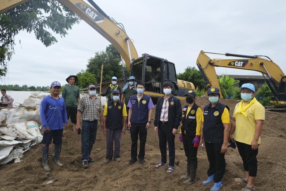 “ส.ส.เพชรภูมิ” ลุยพื้นที่อำเภอโกสัมพีนคร แก้ปัญหาน้ำหลากตลิ่งพัง