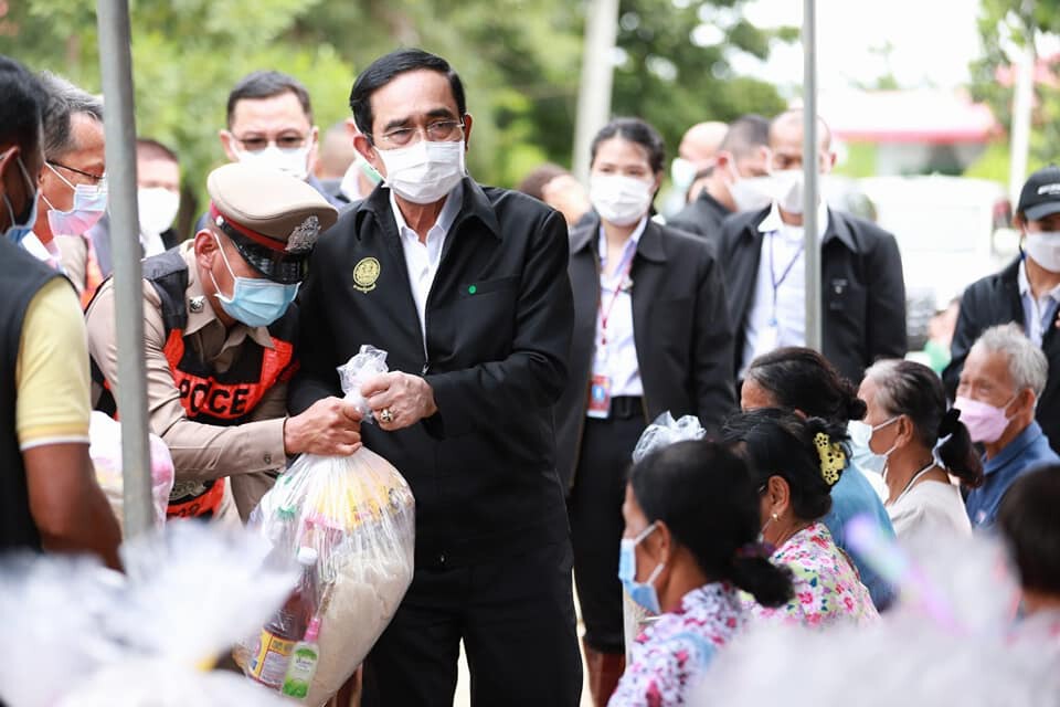 ลุงตู่มาแล้ว! ลงพท.ตรวจติดตามสถานการณ์อุทกภัยที่ จ.สุโขทัย