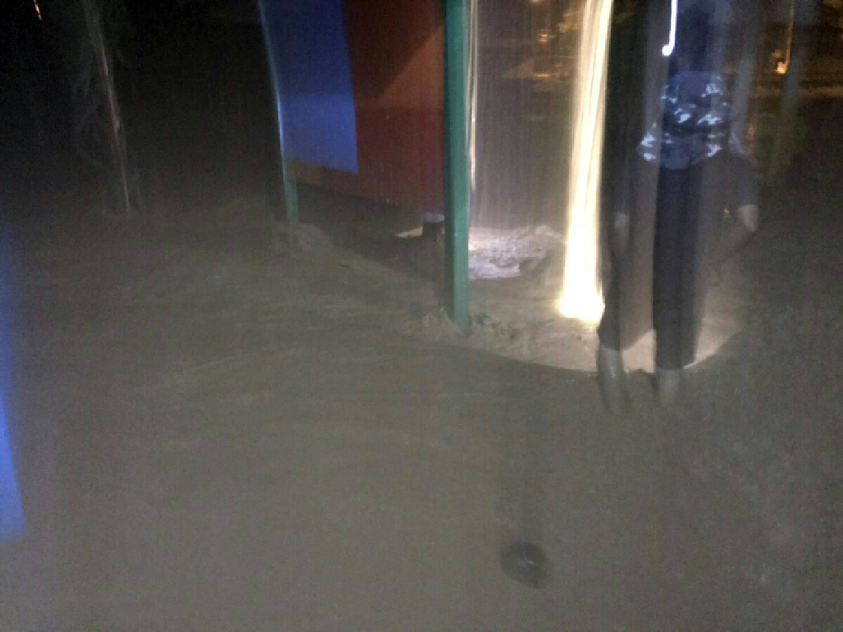 ฝนถล่มอำเภอด่านช้าง น้ำป่าทะลักกลางดึกท่วมโรงเรียนบ้านเรือนประชาชน