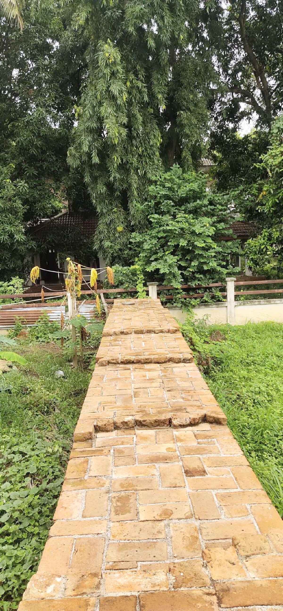 บริษัทฯเอกชนเมินรื้อถอนบ้านพัก ผจก.รง.เหตุสร้างทับกำแพงเมืองกาญจน์